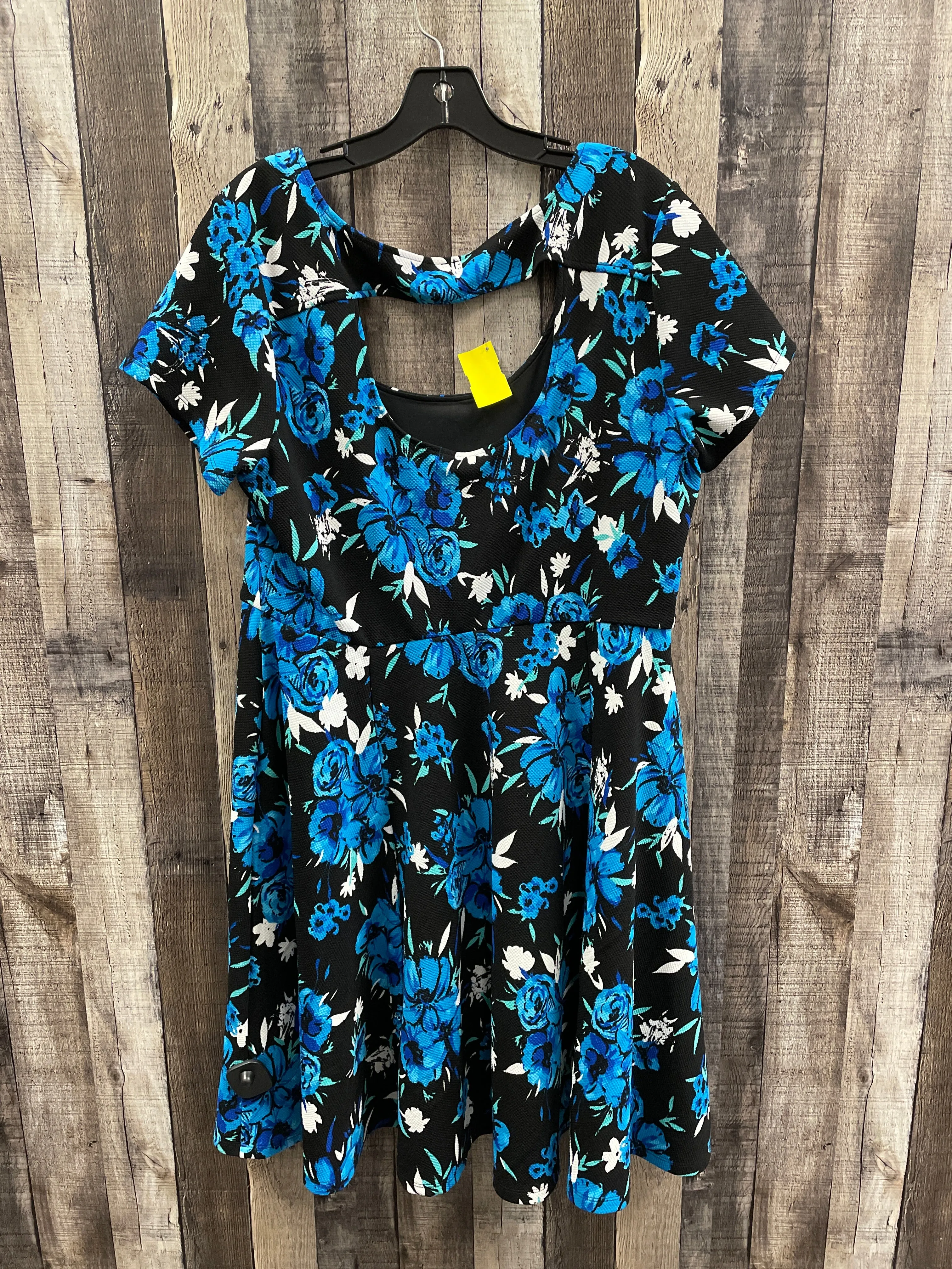 Dress Casual Short By Torrid In Floral Print, Size: 2x