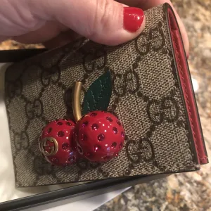 Gucci GG Supreme Card Case with Cherries in Beige