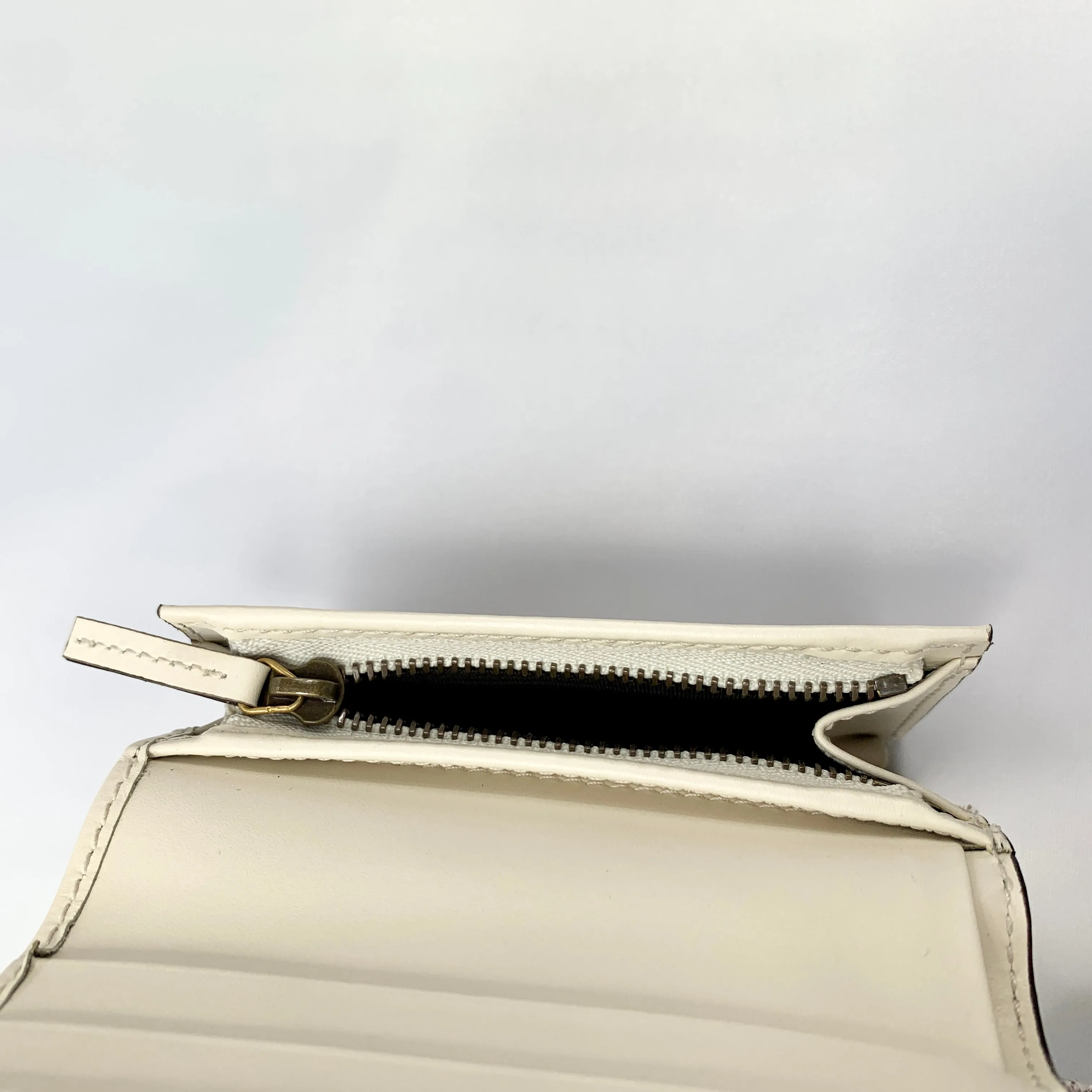Gucci Signature Card Case with Cherries in White