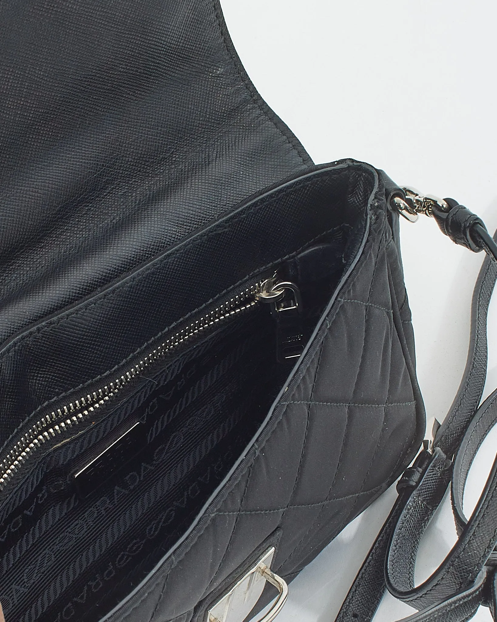 Prada Black Nylon Nylon Tessuto Impuntu Pushlock Buckle Crossbody Bag
