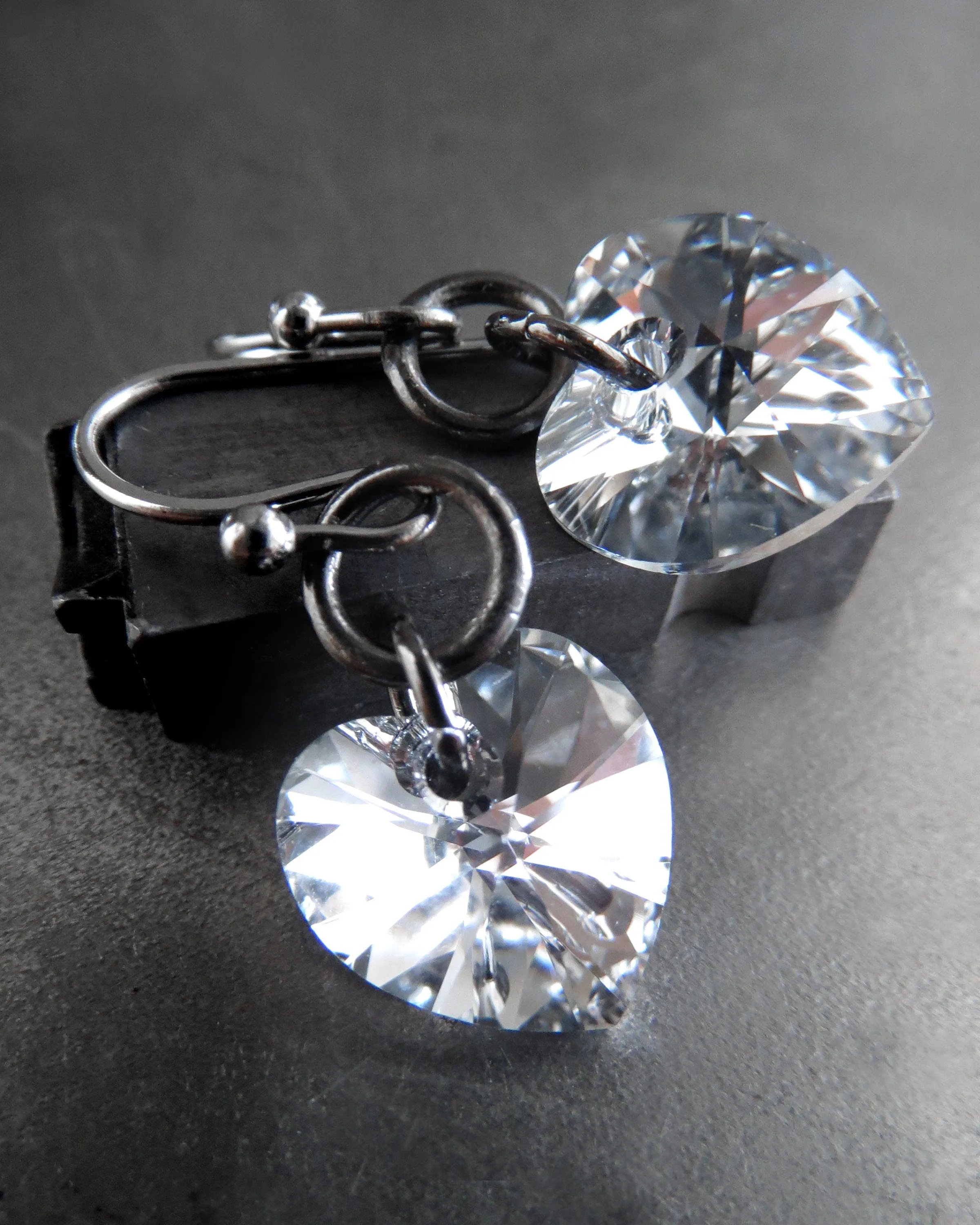 SPARKLE of my HEART - Small Sparkly Crystal Heart Earrings